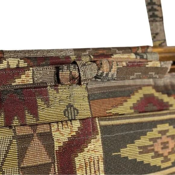 Vintage Aztec Bohemian Tapestry Knit Handbag with Wooden Closure - Picture 5 of 16